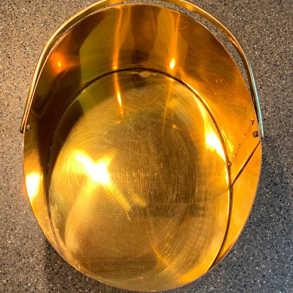 Brass basket w/ moveable handle - Picture 3 of 5